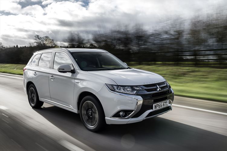 outlander-phev-1_880x500